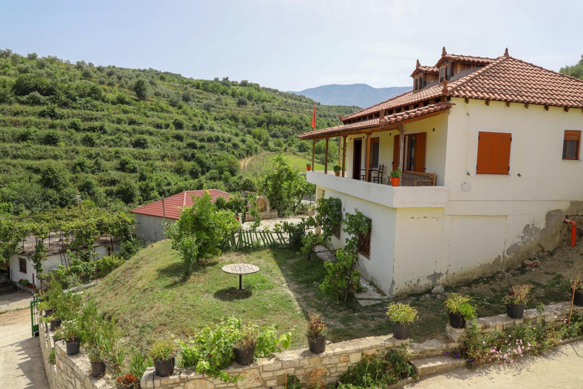 Romario Villa Berati