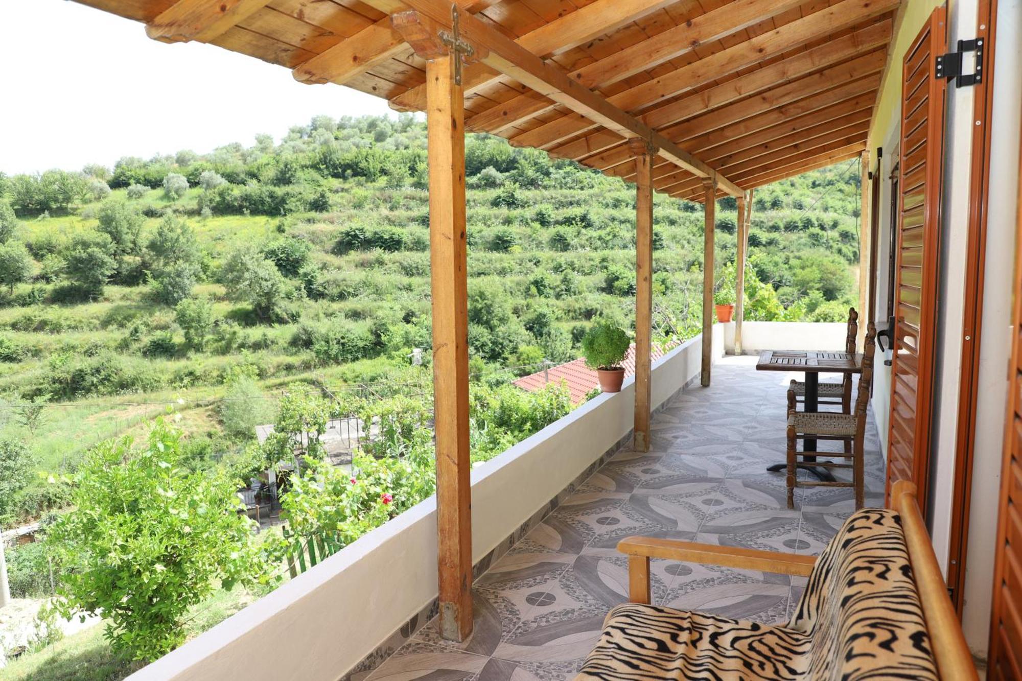 Romario Villa Berati